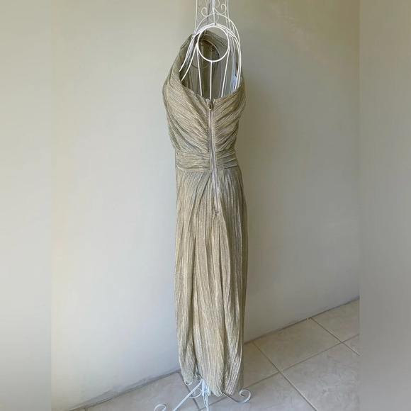SAYLOR Alora Plisse’ Metallic One Shoulder Goddess Gown EUC XS Silver/platinum - Picture 7 of 15